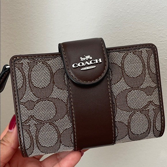 Coach medium corner zip wallet in Signature jacquard maple/oak/silver - Picture 1 of 5